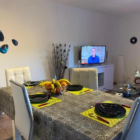 3-bed Apt, 4 Ppl, Pool, Wifi, Parking Fréjus