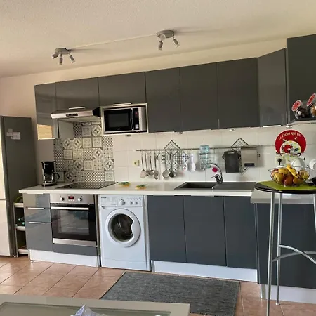 アパート 3-bed Apt, 4 Ppl, Pool, Wifi, Parking Fréjus