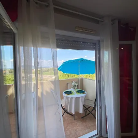 3-bed Apt, 4 Ppl, Pool, Wifi, Parking Appartamento *
